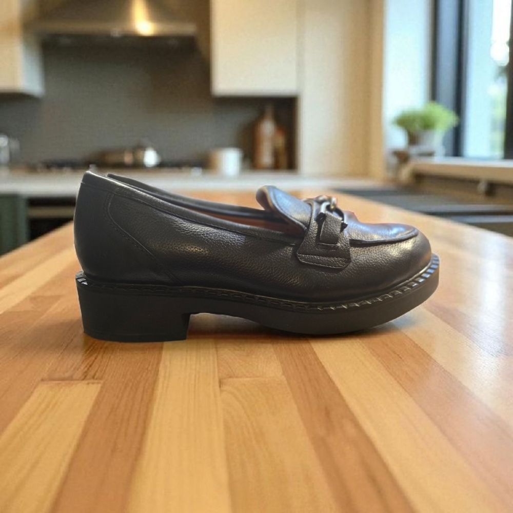 Gentle Souls Libby Leather Loafer Size 9.5 N/ In Box Smoothing Of Leather At Toe